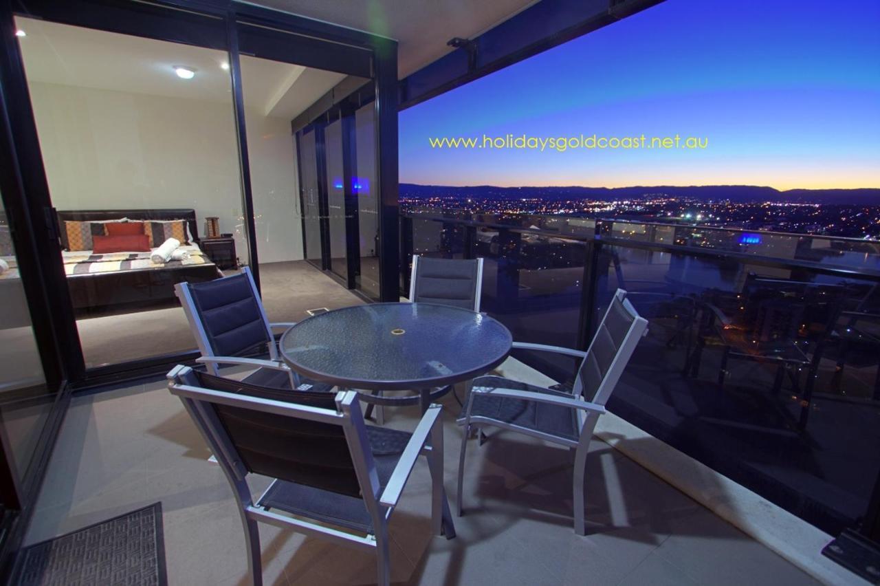 Circle On Cavil Holidays โกลด์โคสต์ ภายนอก รูปภาพ
