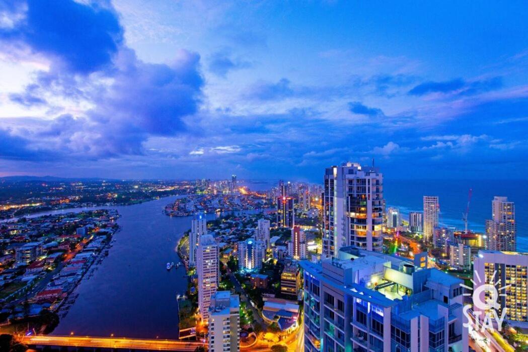 Circle On Cavil Holidays โกลด์โคสต์ ภายนอก รูปภาพ
