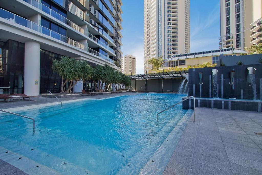 Circle On Cavil Holidays โกลด์โคสต์ ภายนอก รูปภาพ