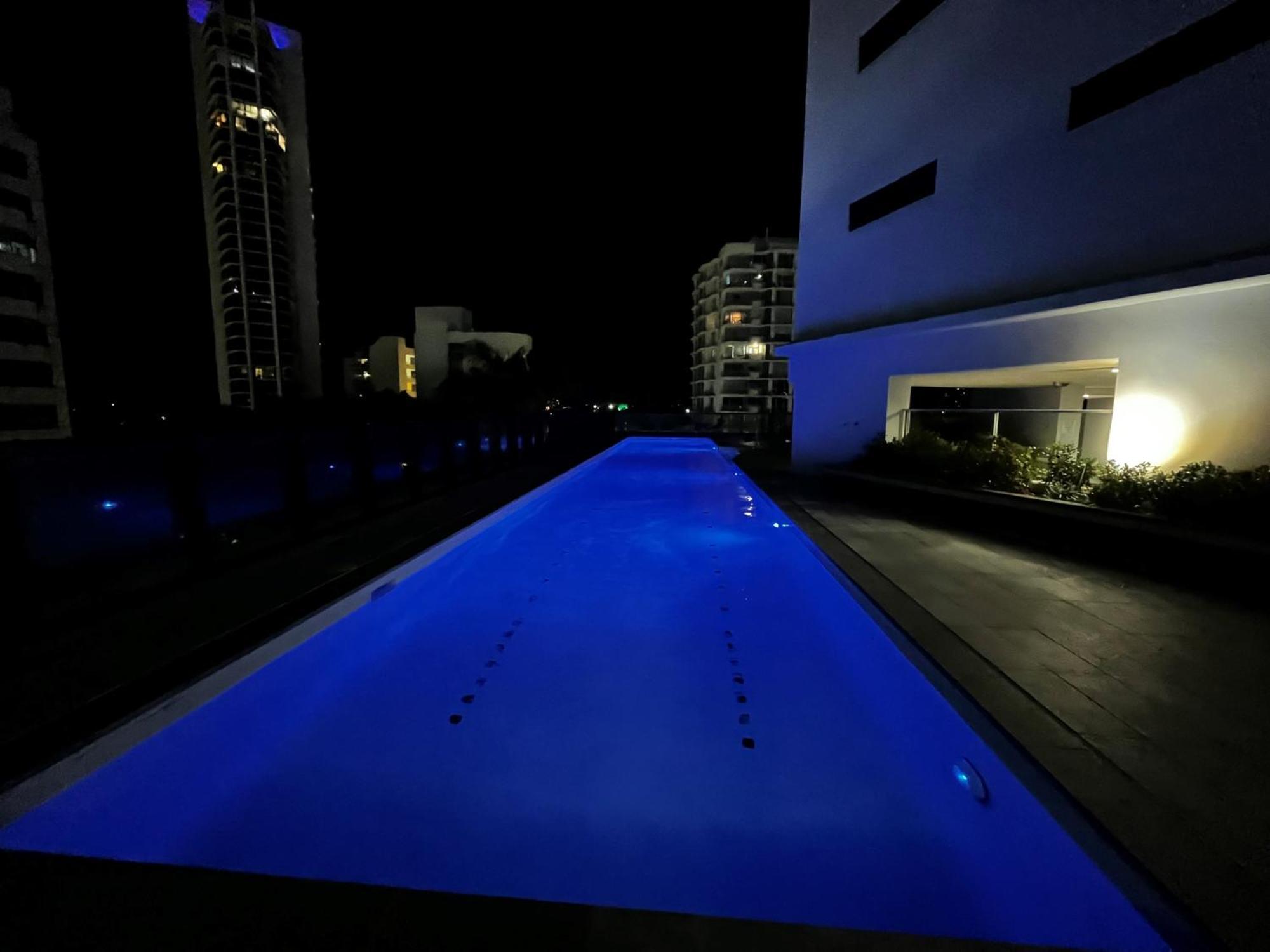 Circle On Cavil Holidays โกลด์โคสต์ ภายนอก รูปภาพ