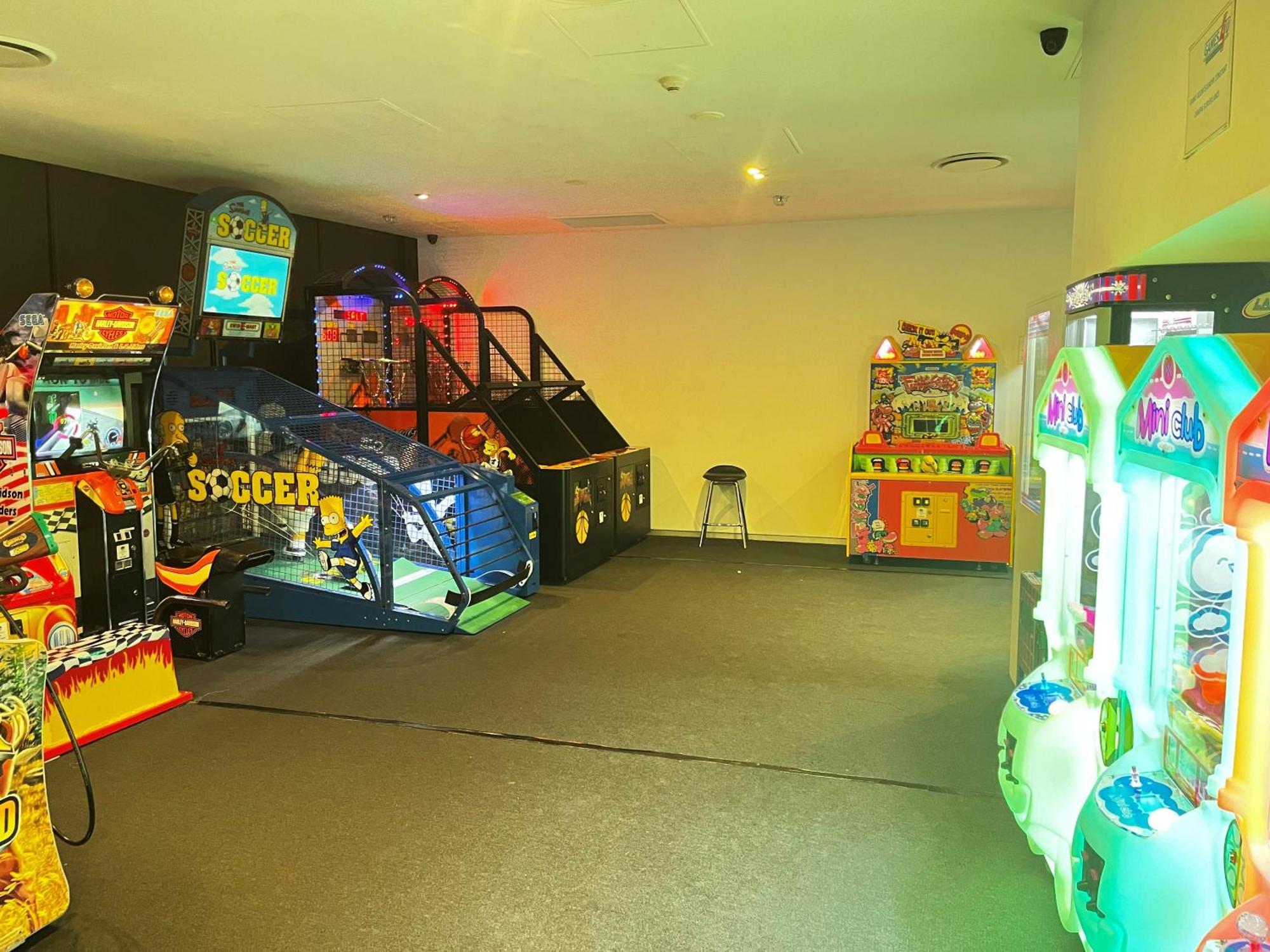 Circle On Cavil Holidays โกลด์โคสต์ ภายนอก รูปภาพ