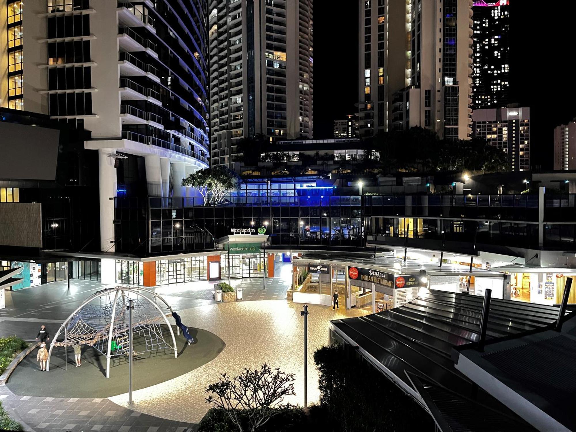 Circle On Cavil Holidays โกลด์โคสต์ ภายนอก รูปภาพ