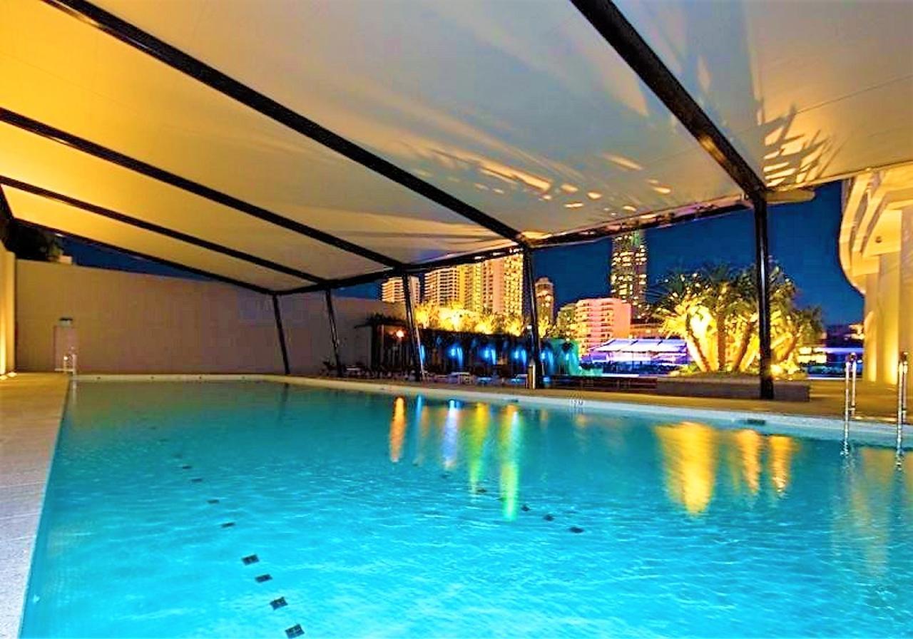 Circle On Cavil Holidays โกลด์โคสต์ ภายนอก รูปภาพ