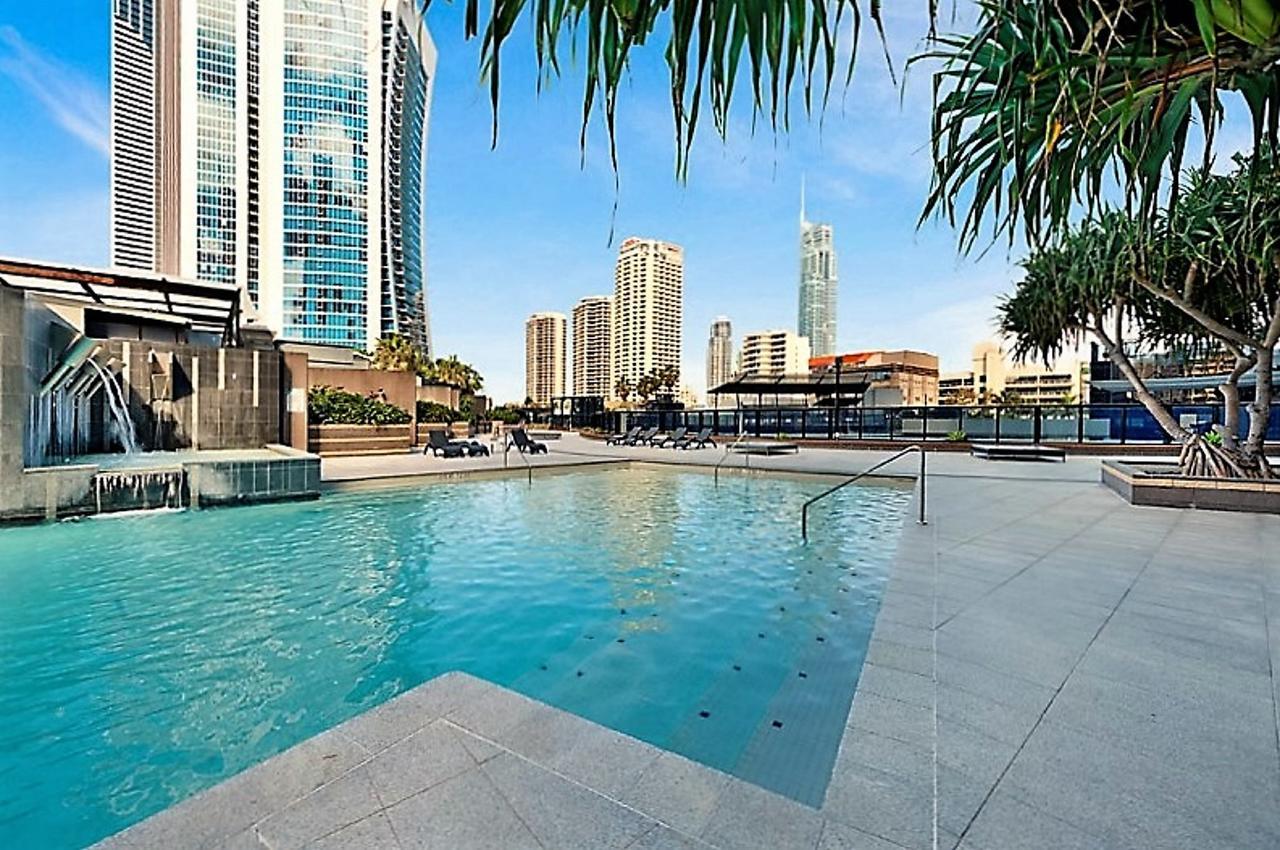 Circle On Cavil Holidays โกลด์โคสต์ ภายนอก รูปภาพ