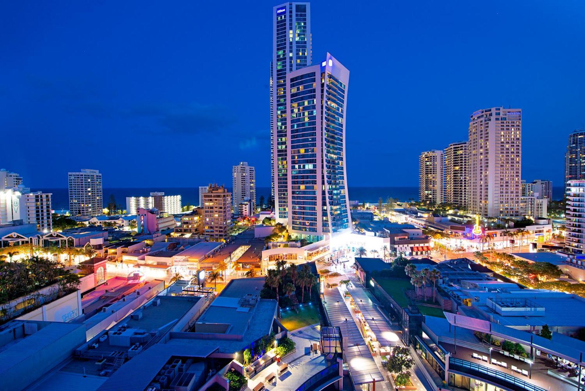 Circle On Cavil Holidays โกลด์โคสต์ ภายนอก รูปภาพ